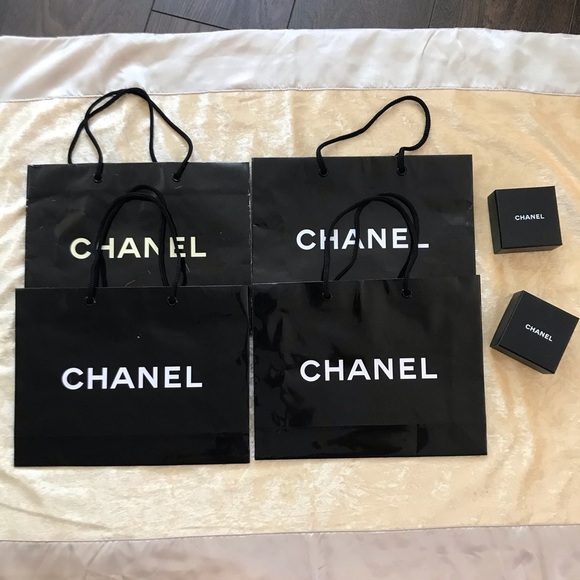 Authentic Chanel shopping bag - Picture 5 of 6
